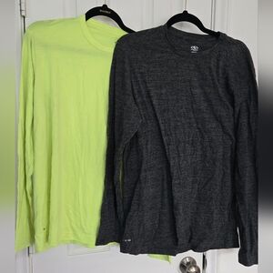 Athletic men long sleeve shirt. M